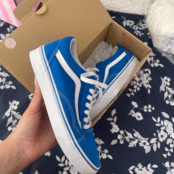 BRAND NEW VANS - Picture 5 of 5